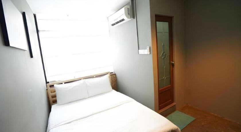 Koptel Budget Hotel Kuching Exterior photo